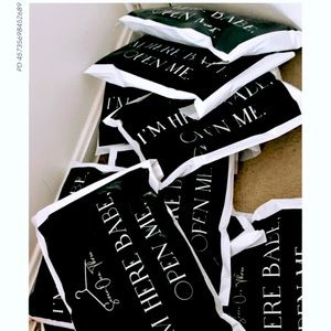 Ladies Come Shop🤍🖤 I love being a boutique Owner